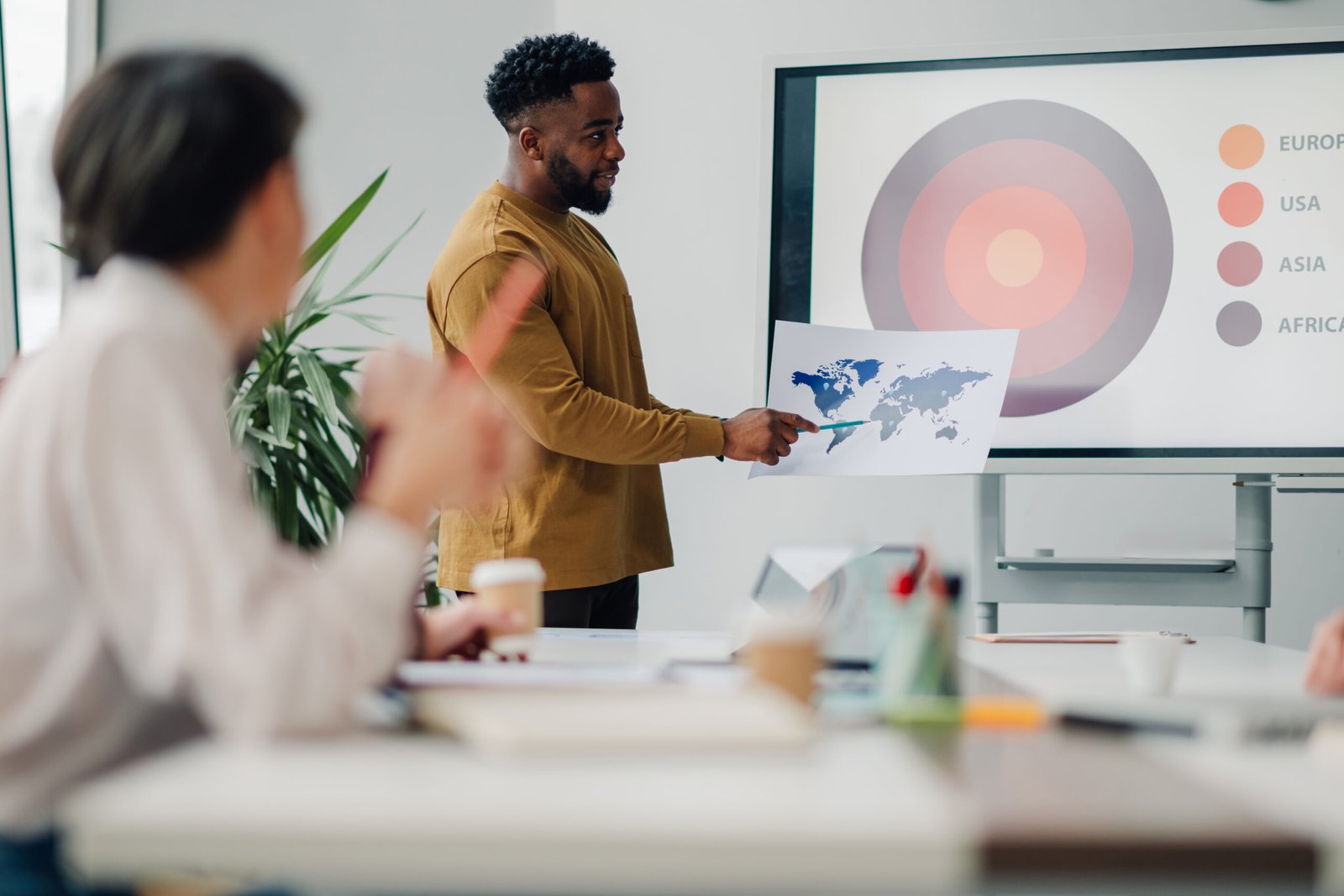 Intelligence and Insights Icon